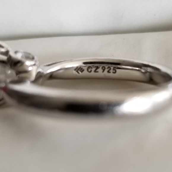 Stunning 925 solitaire cz Ladies Engagement Ring - Picture 4 of 7